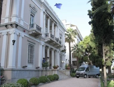 Έκτακτο: Εισβολή αντιεξουσιαστών στην πρεσβεία της Ιταλίας - Ανήρτησαν πανό